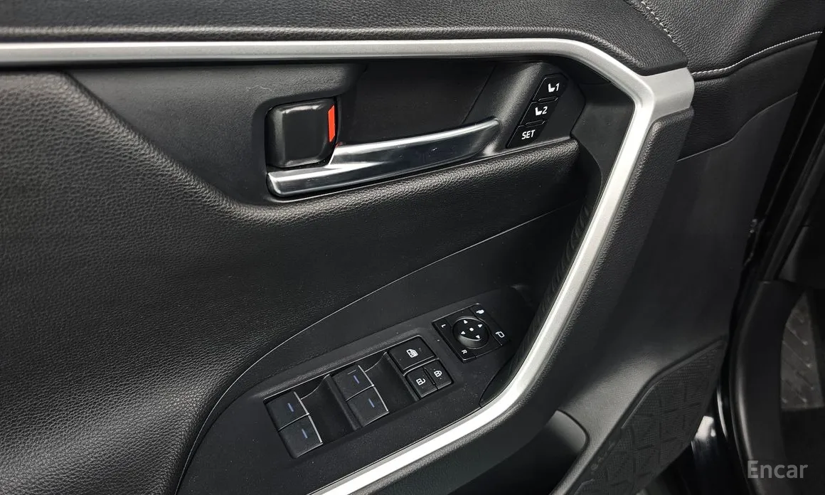 Фото 17 - Toyota RAV4