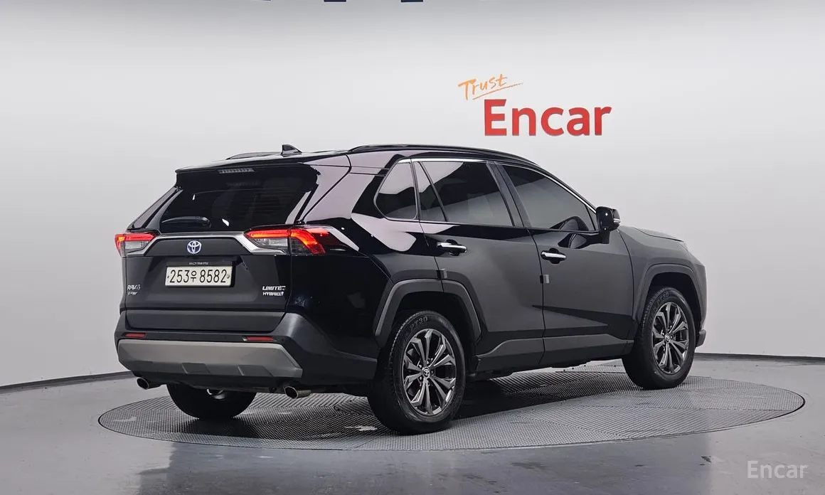 Фото 2 - Toyota RAV4