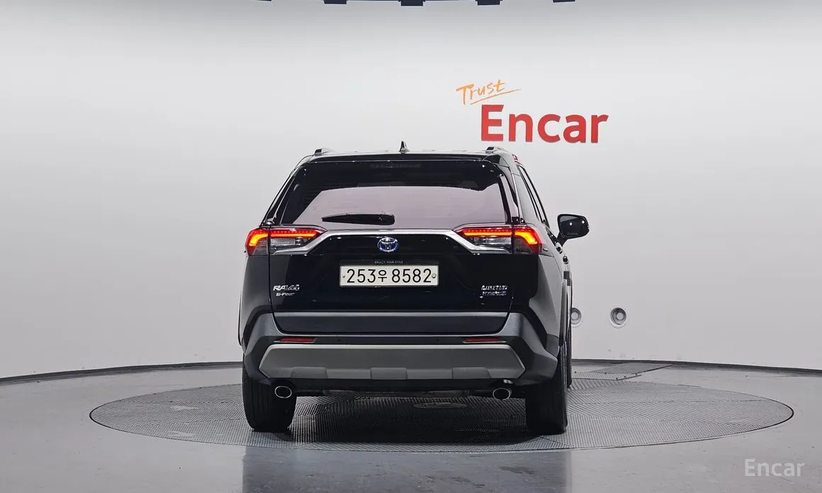 Фото 4 - Toyota RAV4