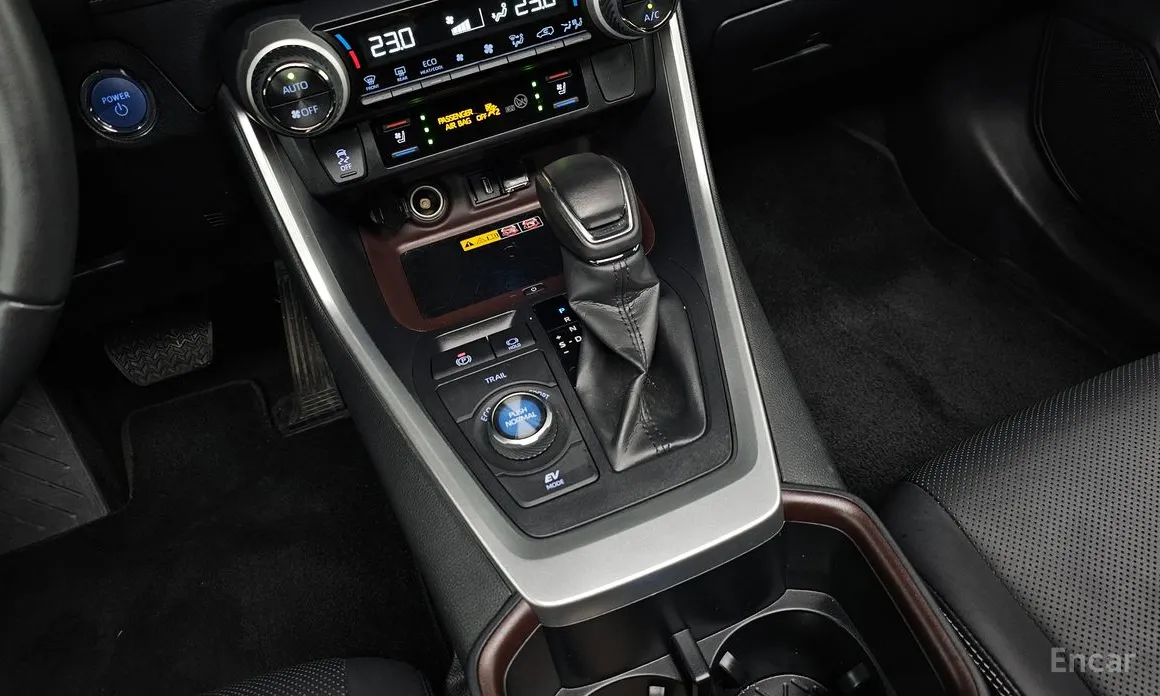 Фото 9 - Toyota RAV4