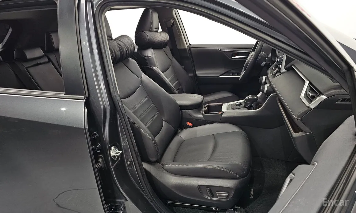 Фото 10 - Toyota RAV4