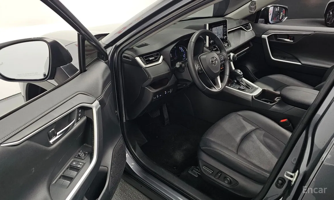 Фото 11 - Toyota RAV4