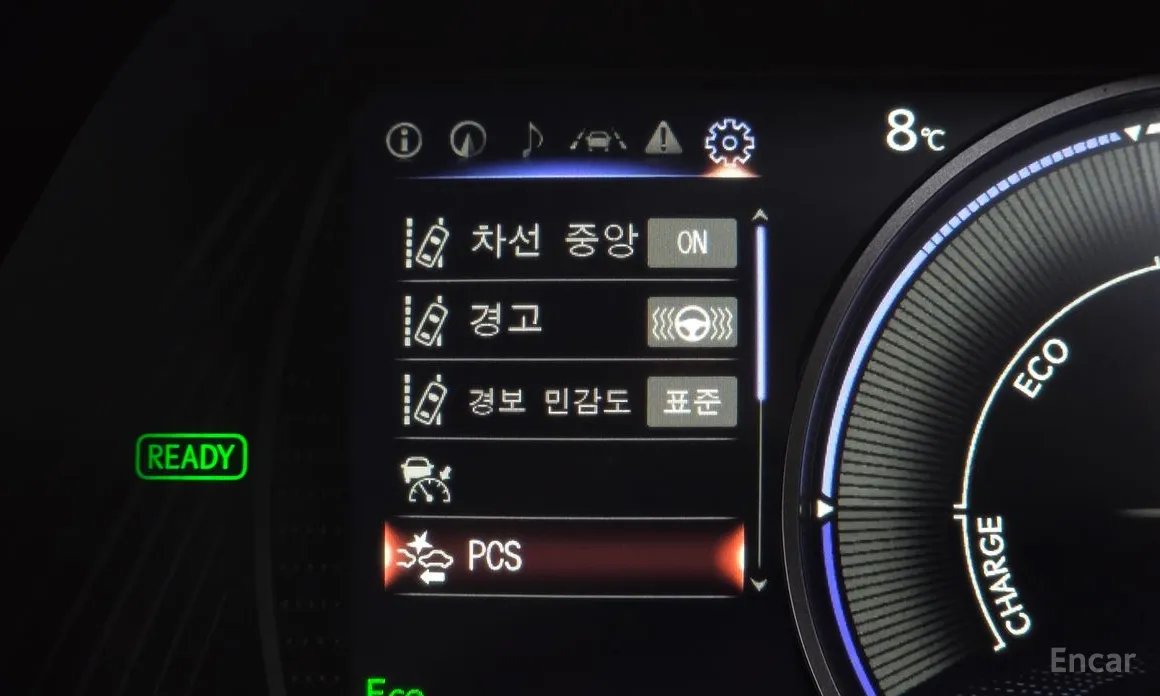 Фото 15 - Lexus UX