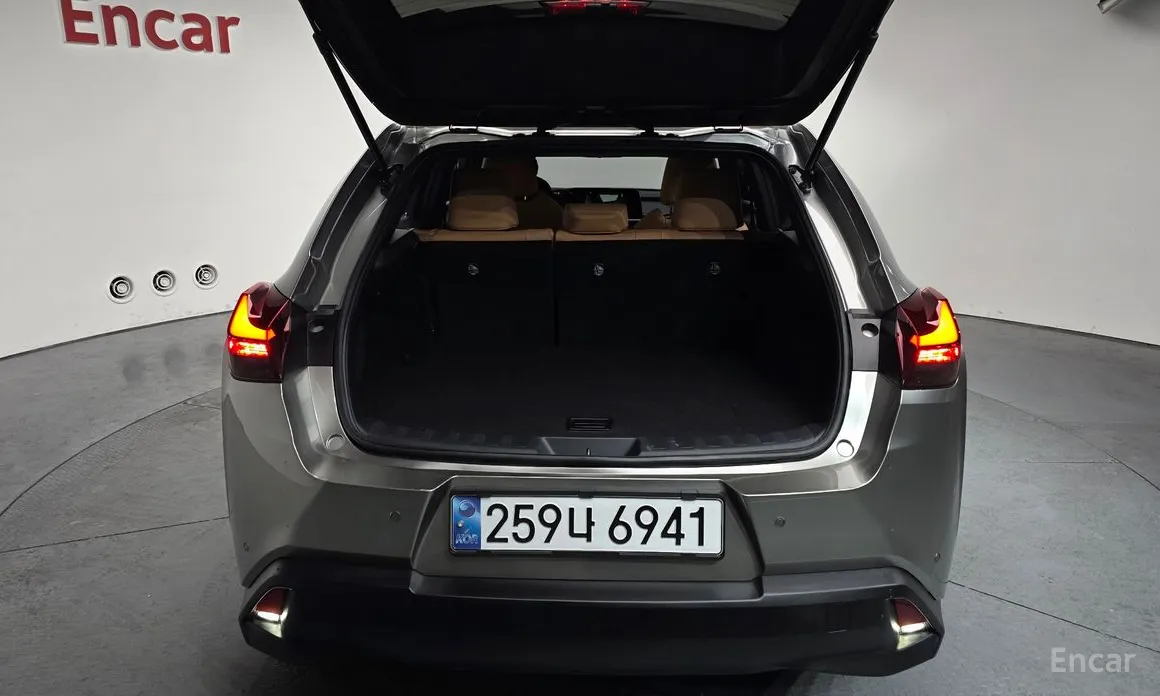 Фото 20 - Lexus UX