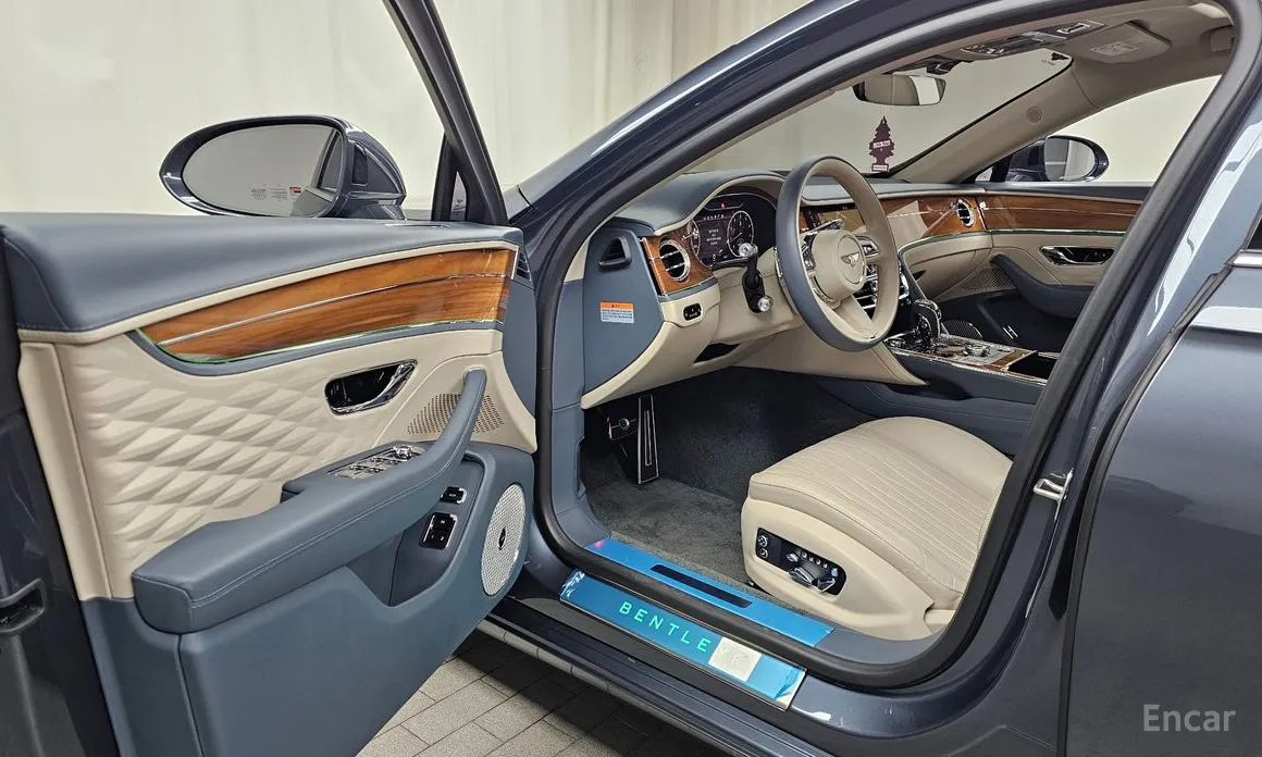 Фото 10 - Bentley Flying Spur