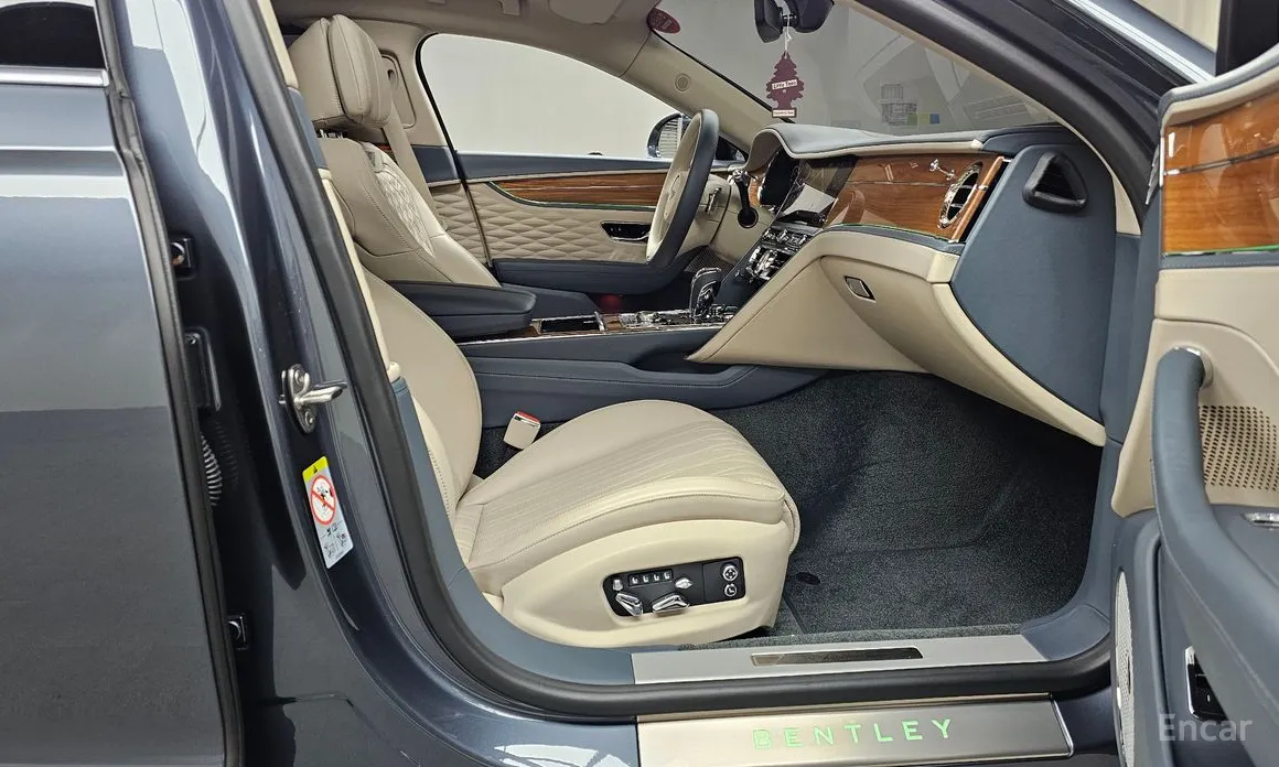 Фото 11 - Bentley Flying Spur