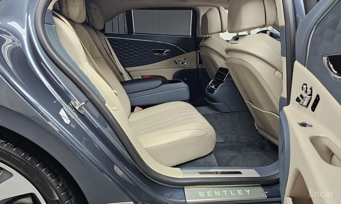 Фото 12 - Bentley Flying Spur
