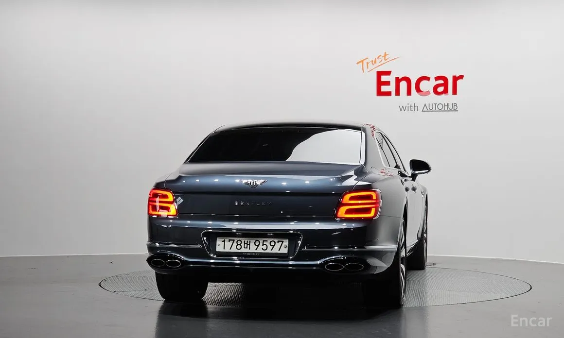 Фото 4 - Bentley Flying Spur