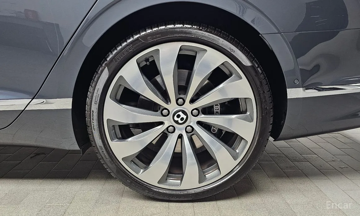 Фото 5 - Bentley Flying Spur