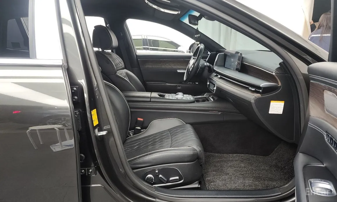 Фото 11 - Genesis G90