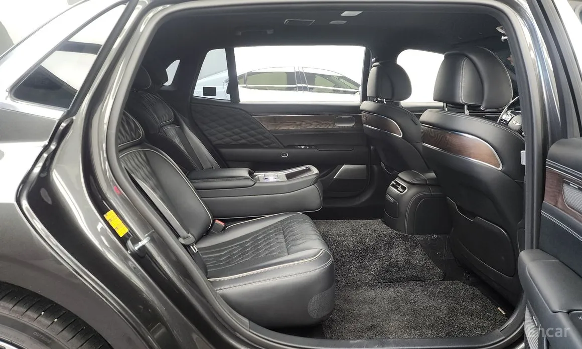 Фото 12 - Genesis G90