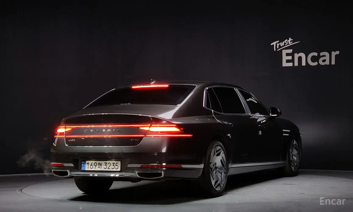 Фото 2 - Genesis G90