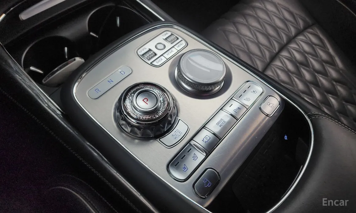 Фото 9 - Genesis G90