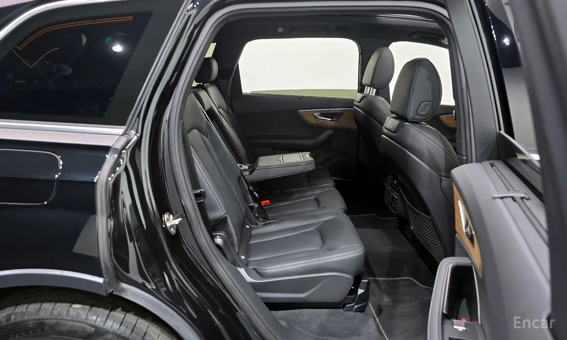 Фото 12 - Audi Q7