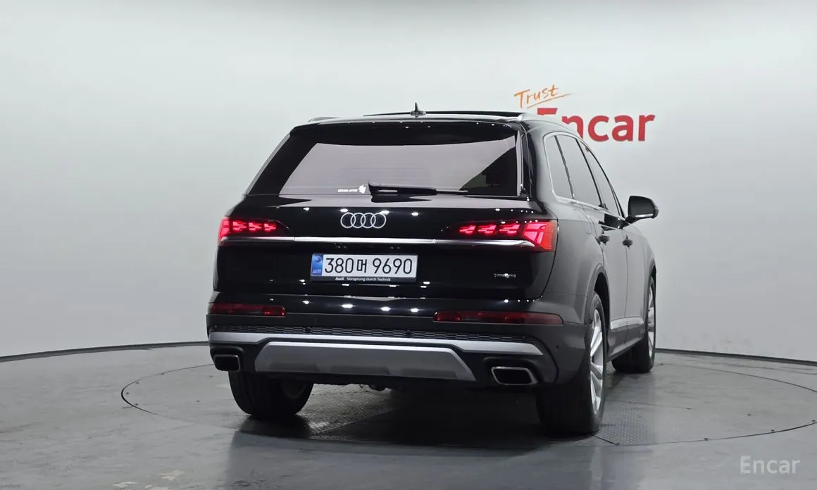 Фото 4 - Audi Q7