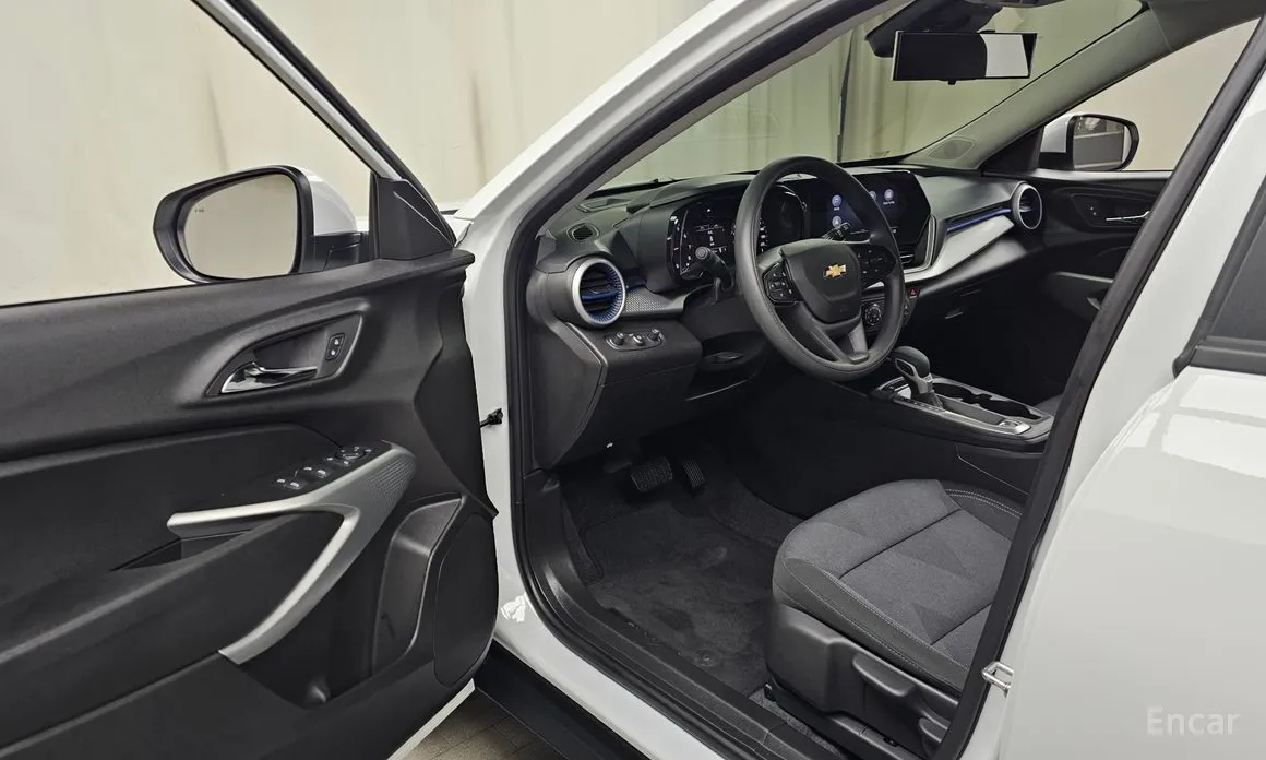 Photo 10 - Chevrolet Trax