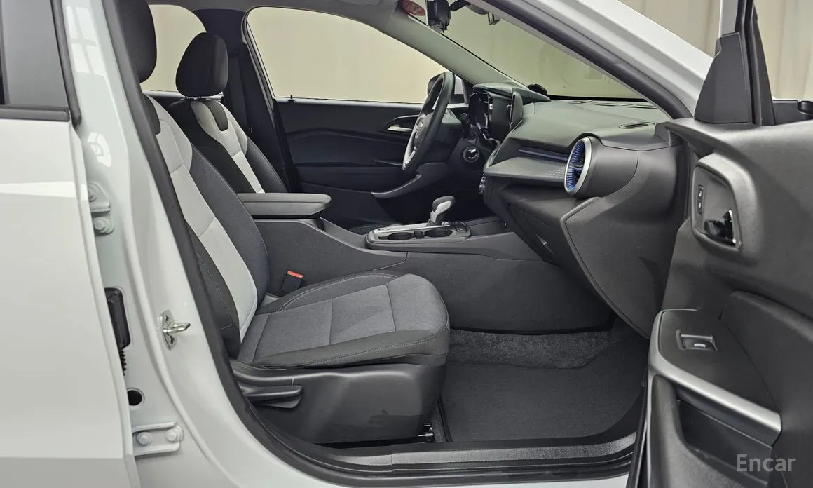 Photo 11 - Chevrolet Trax