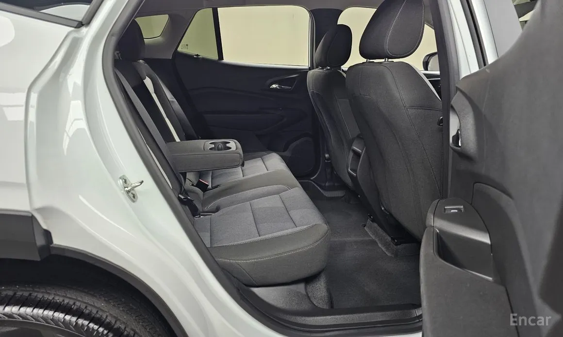 Photo 12 - Chevrolet Trax