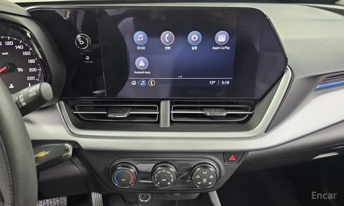 Photo 14 - Chevrolet Trax