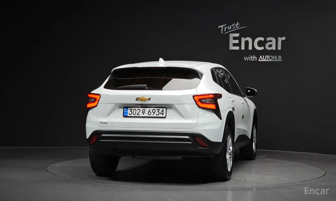 Photo 4 - Chevrolet Trax