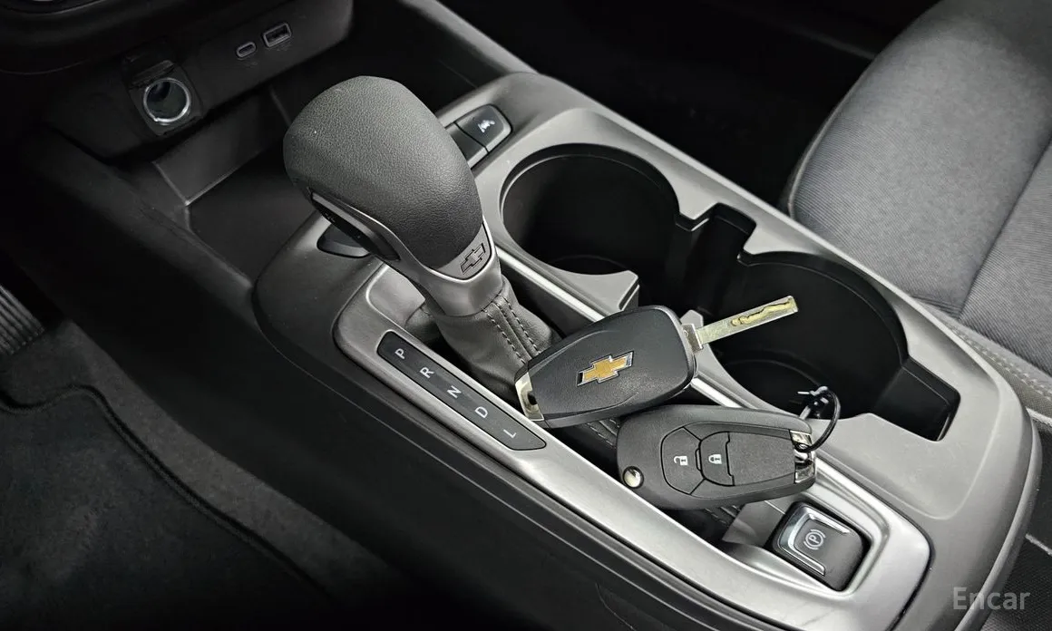 Photo 8 - Chevrolet Trax