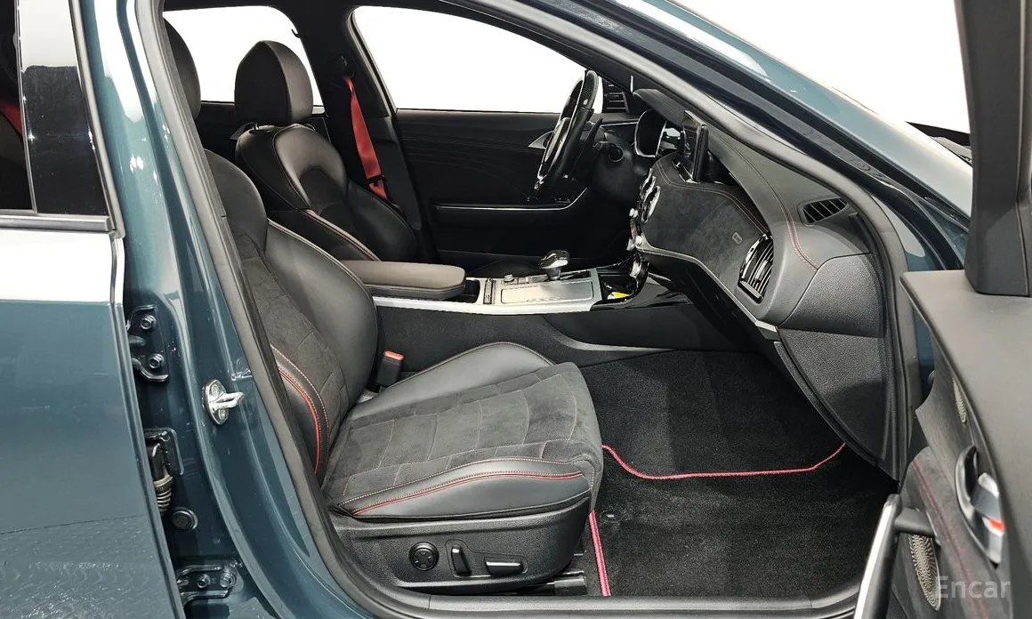 Фото 11 - Kia Stinger