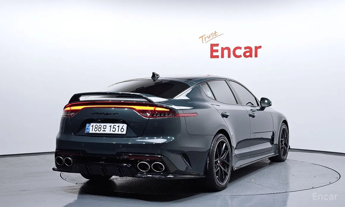 Фото 2 - Kia Stinger