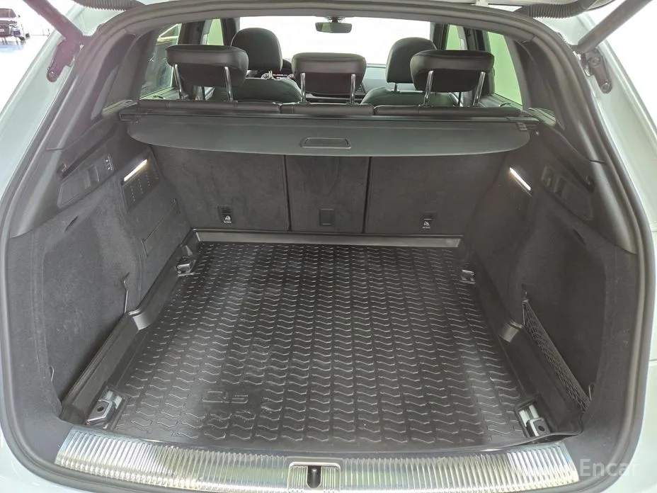 Фото 16 - Audi SQ5