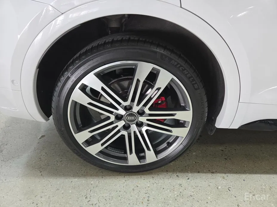 Фото 19 - Audi SQ5