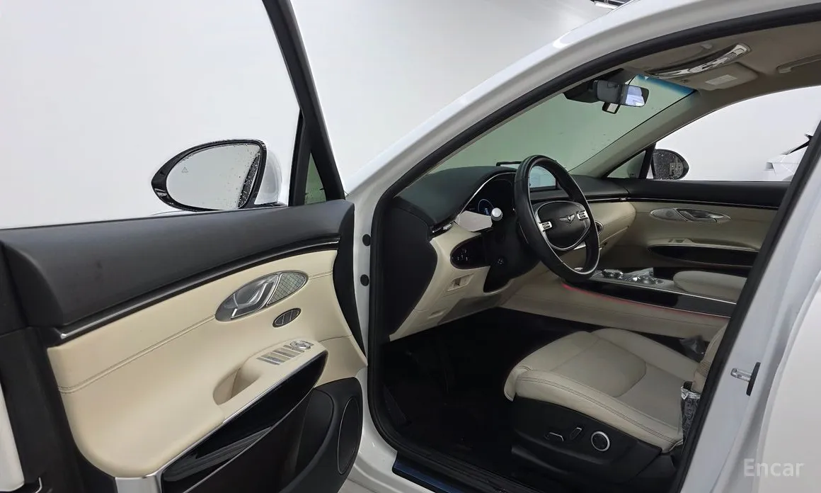 Photo 10 - Genesis GV70