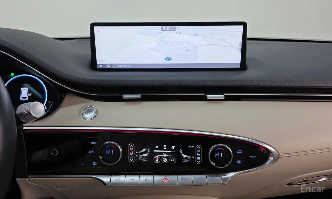 Photo 14 - Genesis GV70