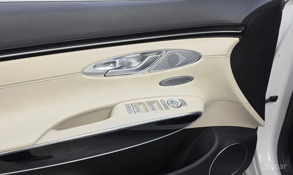 Photo 17 - Genesis GV70