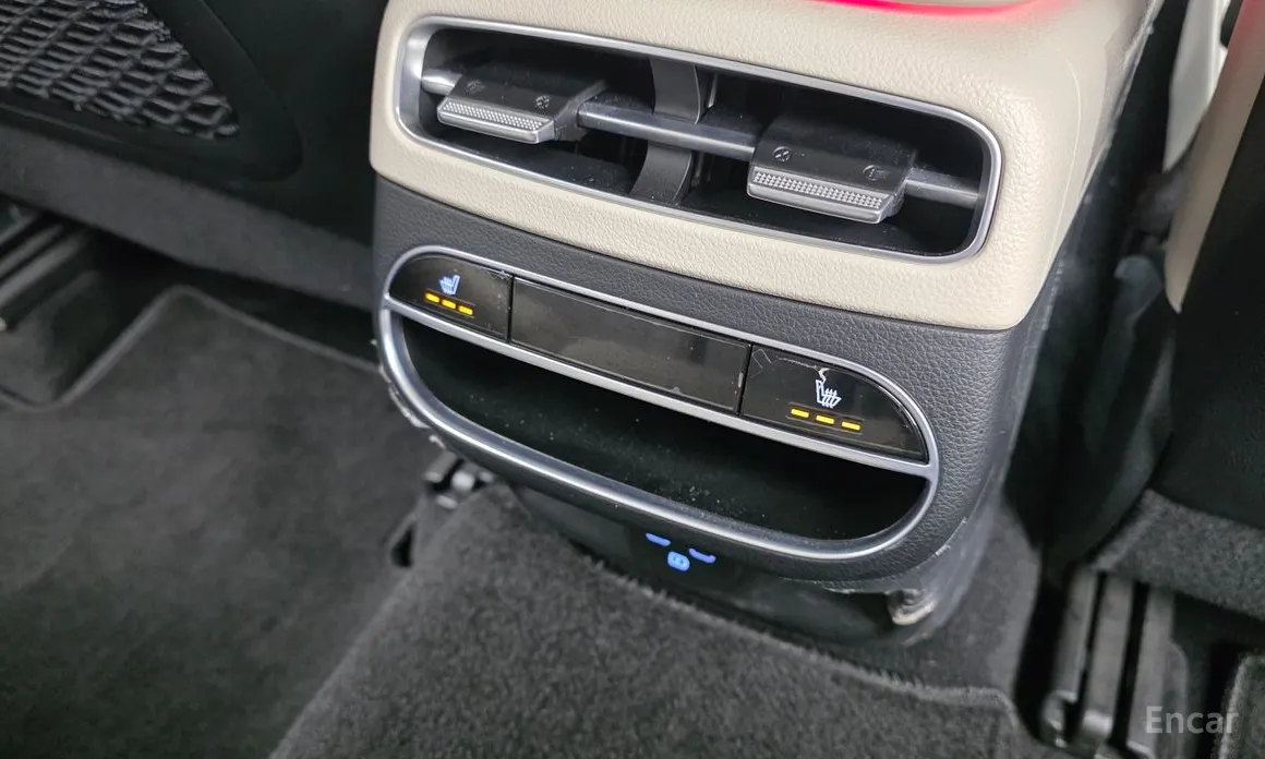 Photo 19 - Genesis GV70