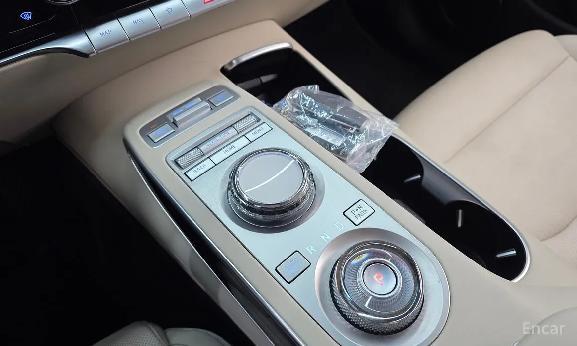 Photo 9 - Genesis GV70