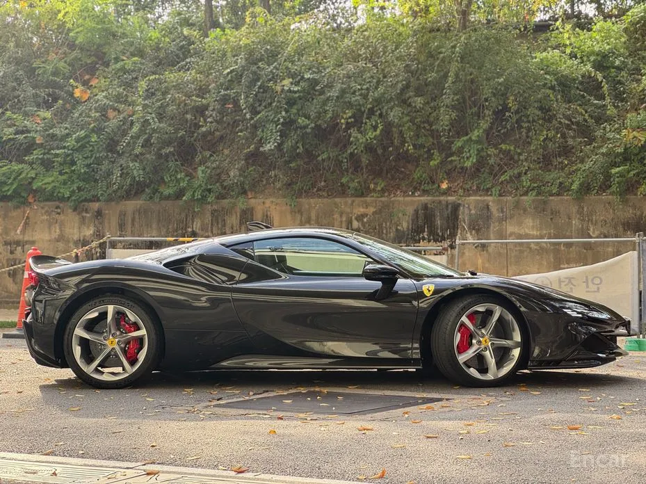 Фото 11 - Ferrari SF90