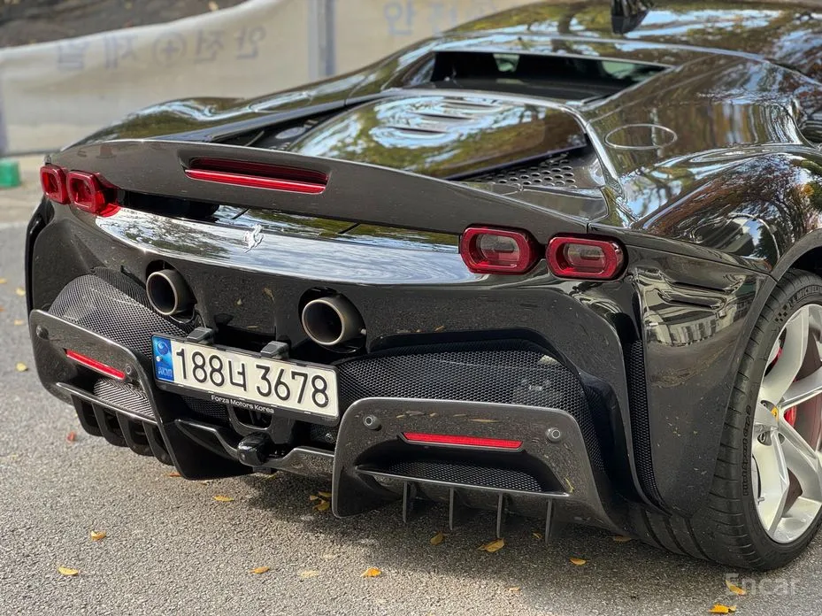 Фото 12 - Ferrari SF90