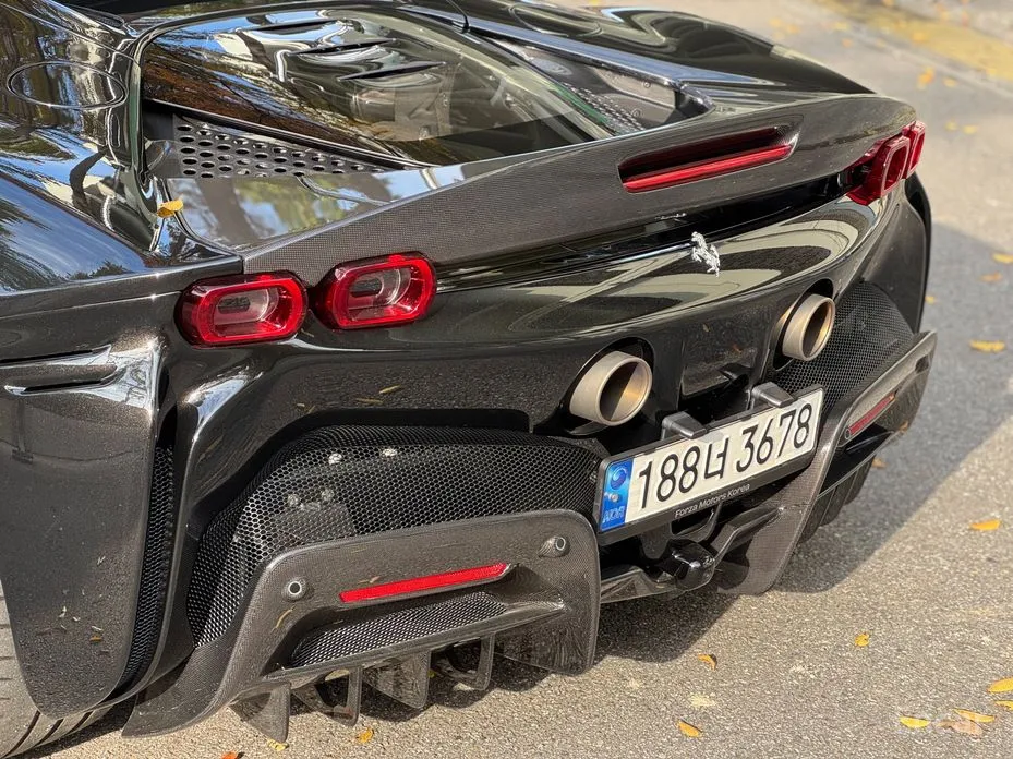 Фото 13 - Ferrari SF90