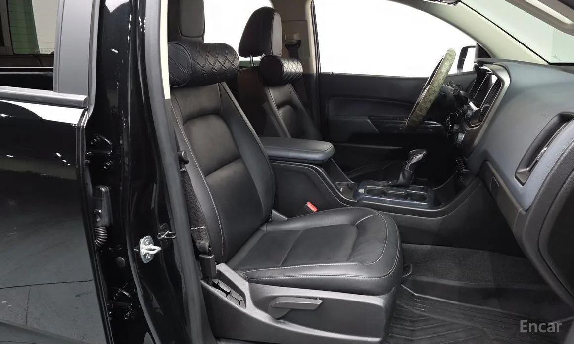 Photo 10 - Chevrolet Colorado