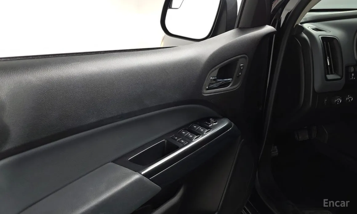 Photo 15 - Chevrolet Colorado