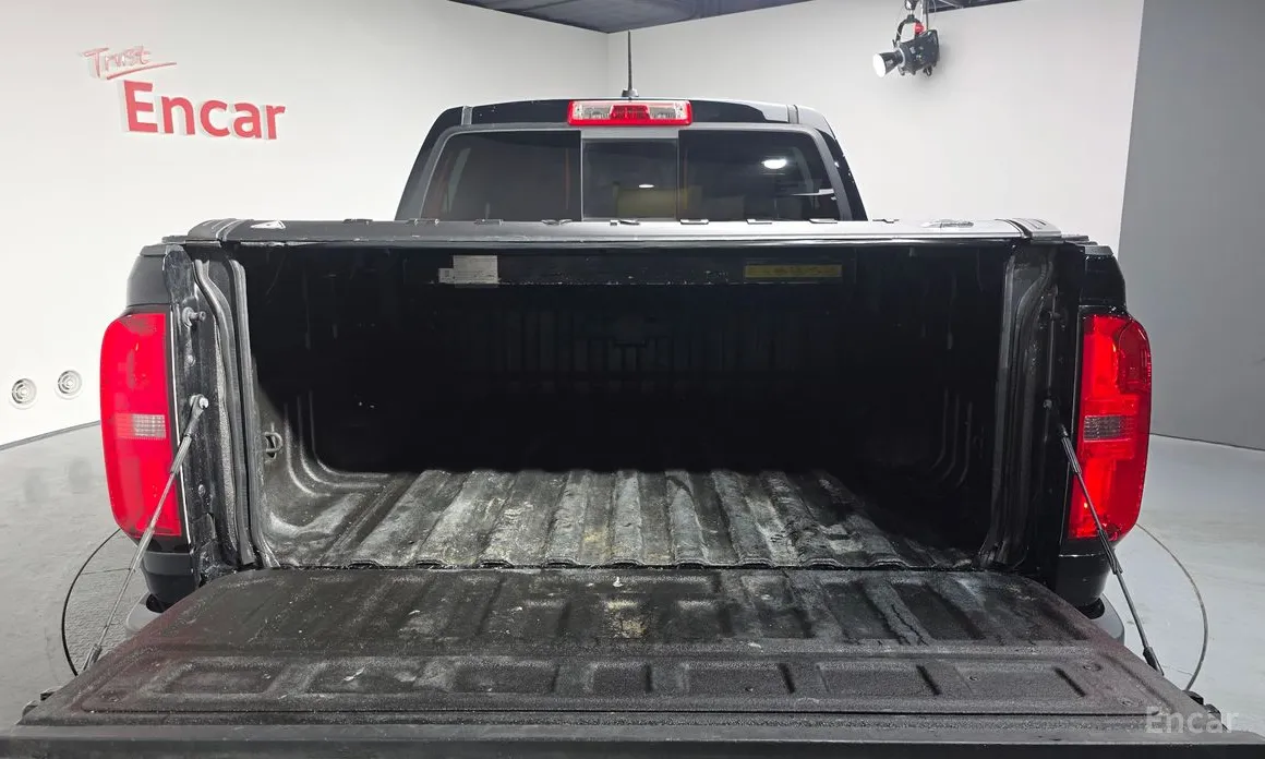 Photo 20 - Chevrolet Colorado