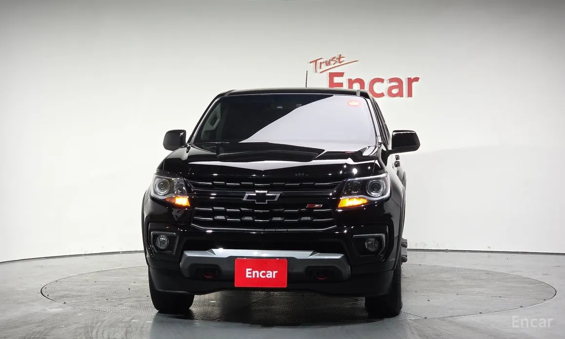 Photo 3 - Chevrolet Colorado