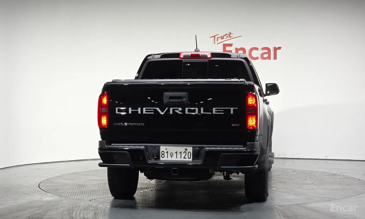 Photo 4 - Chevrolet Colorado