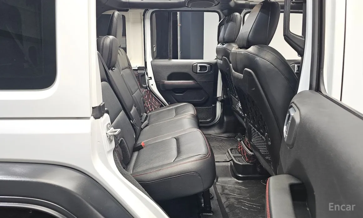 Фото 12 - Jeep Wrangler