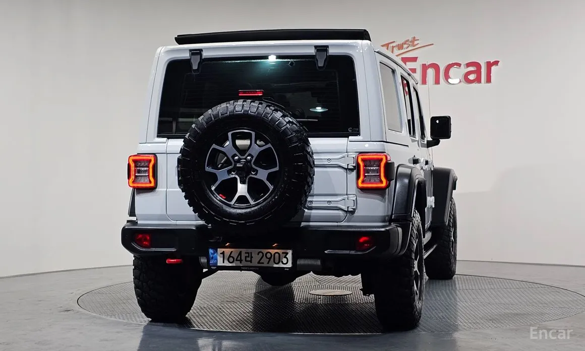 Фото 4 - Jeep Wrangler