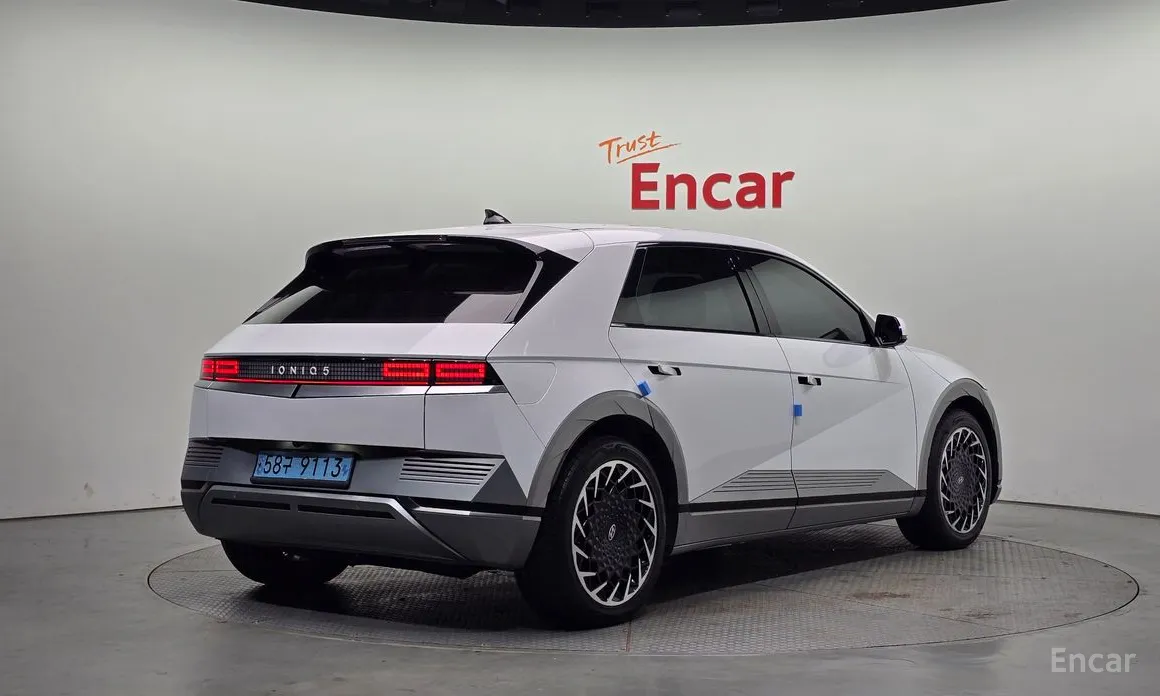 Фото 2 - Hyundai Ioniq 5