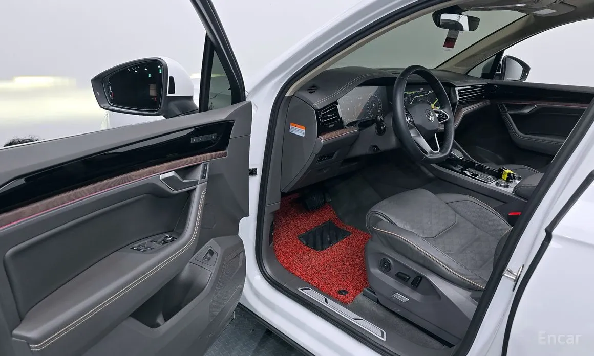 Фото 10 - Volkswagen Touareg