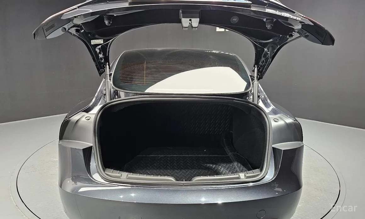 Фото 20 - Tesla Model 3