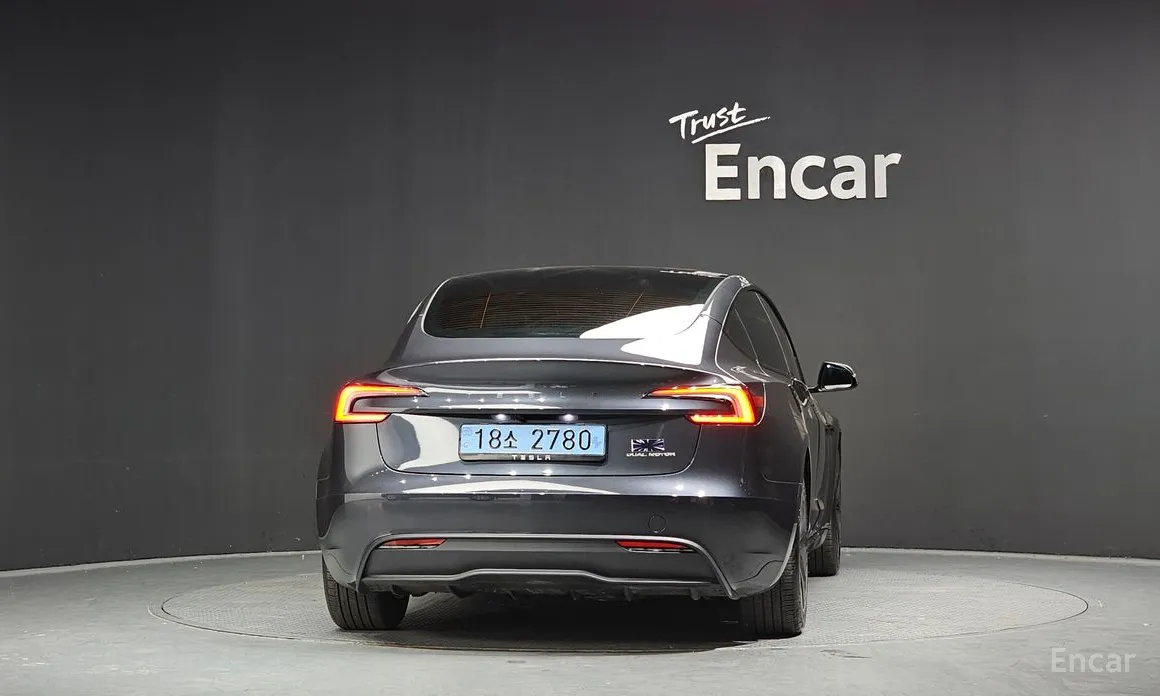 Фото 4 - Tesla Model 3