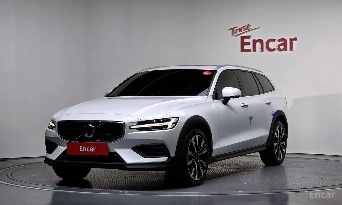 Фото 1 - Volvo V60