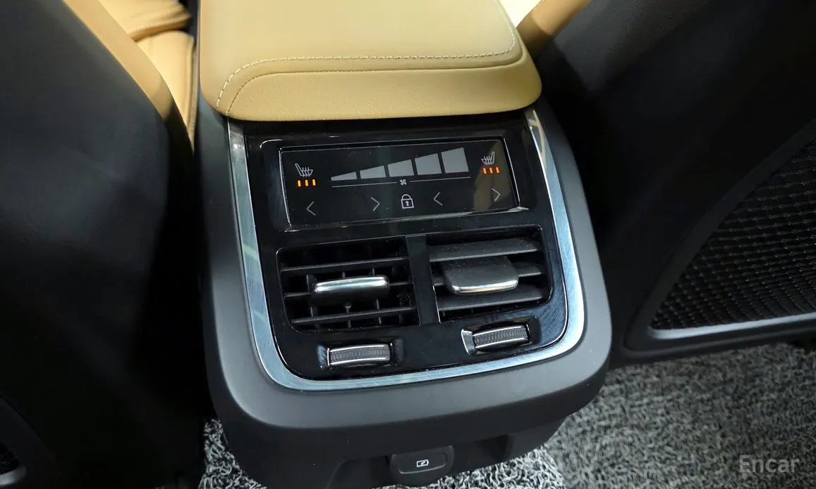 Фото 18 - Volvo V60